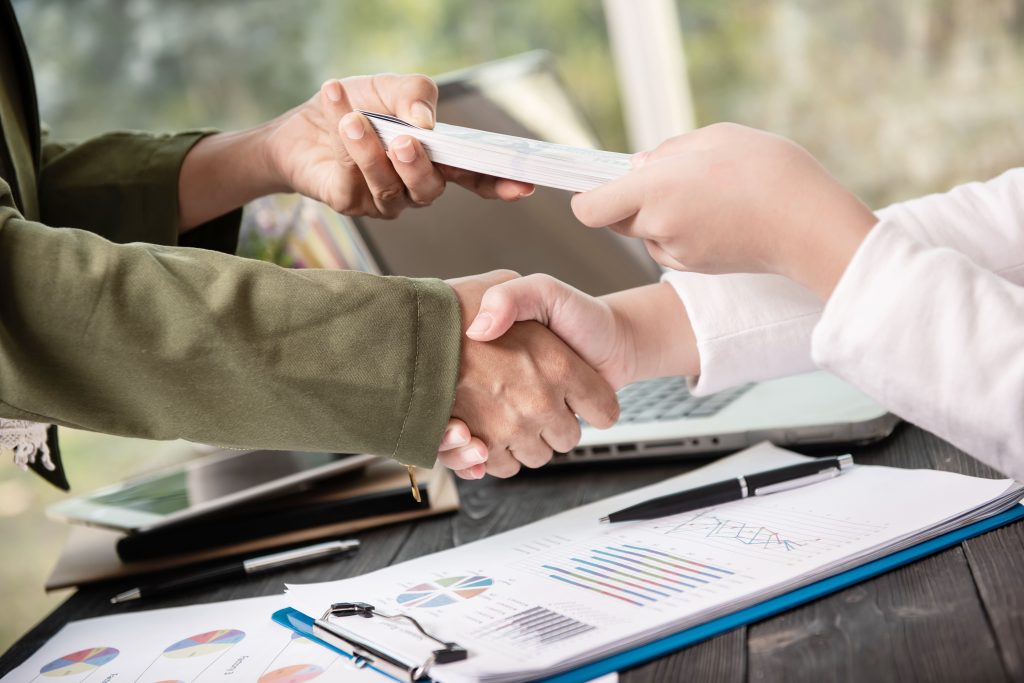 Rachat de crédit avantages inconvénients : analyse