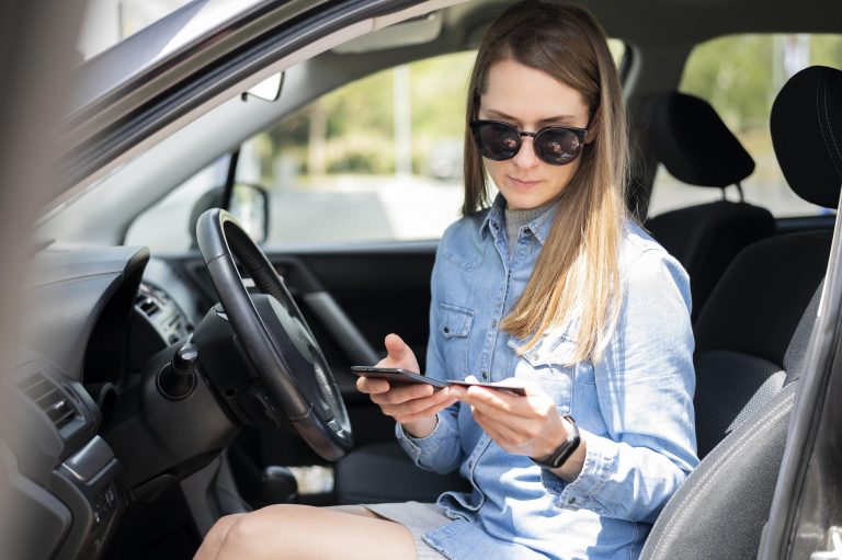 Le permis de conduire désormais disponible sur smartphone.