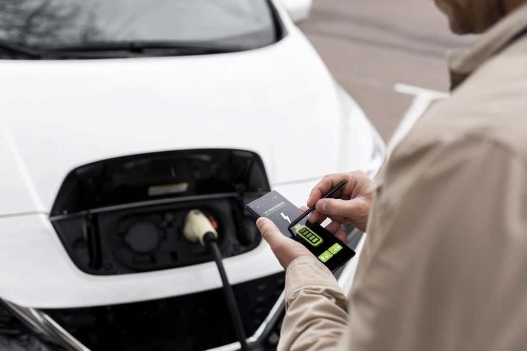 Assurance voiture électrique : vers une hausse en 2024 ?