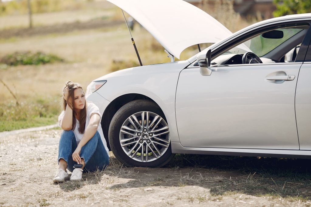 Pneu crevé assurance auto : quelle prise en charge ?