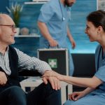 Doit-on garder sa mutuelle en ehpad ?